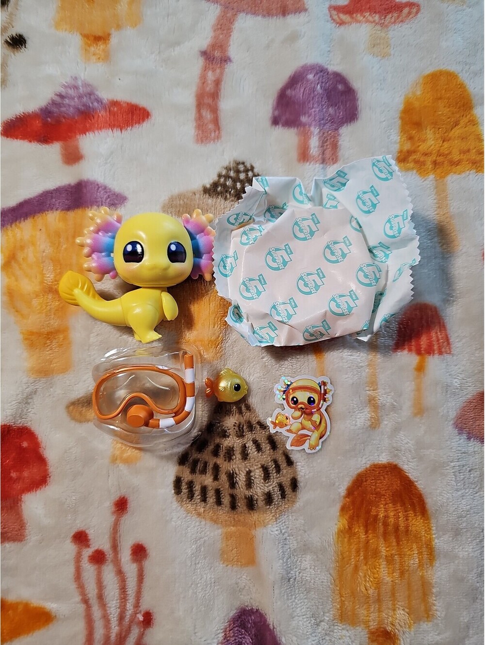 Zuru 5 Surprise Axolotl DIVE-ALOTL A-LOT-A AXOLOTLS Yellow Figure